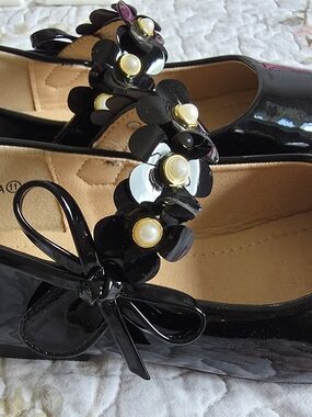 Girls' Black Patent Floral Pearl Mary Jane Dress Shoes